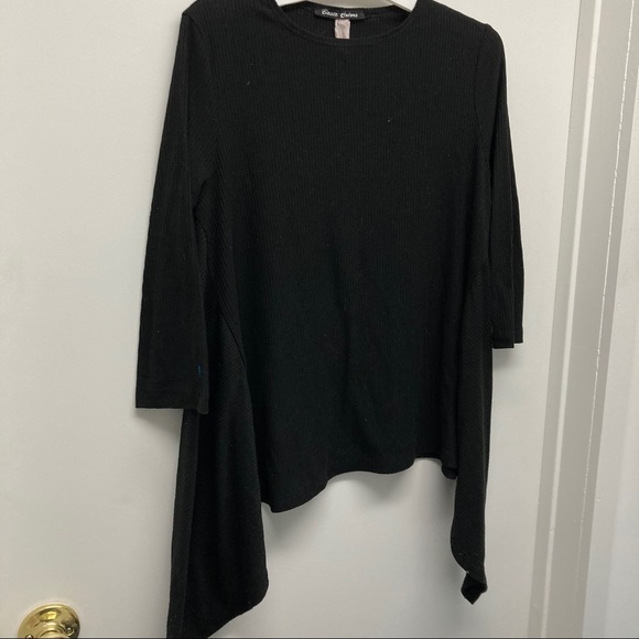 Basic colors Women’s Simple black Flowy Top - Picture 5 of 5